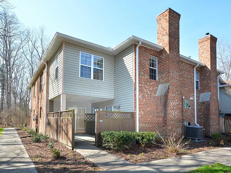 425 Summerwalk Cir — Photo 2