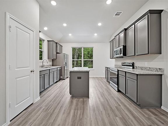 5th image of 13946 Valley Dr