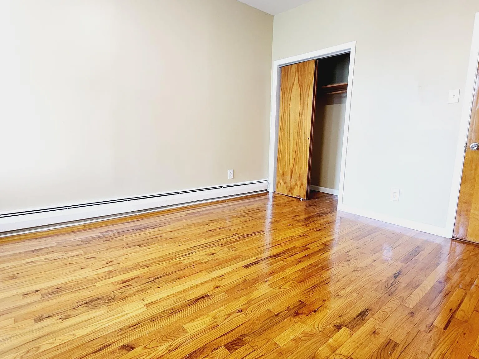 2 bed, 800 sqft, $2,000 — Photo 3
