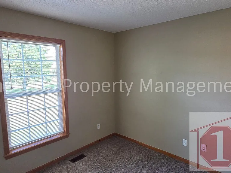 16002 Harold Dr — Photo 23
