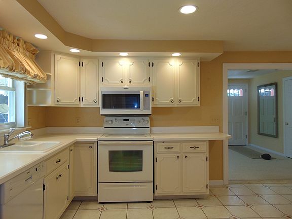 4th image of 225 Reingold Ave