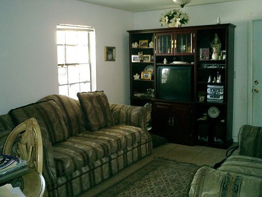 4th image of 2639 Eaton Ave