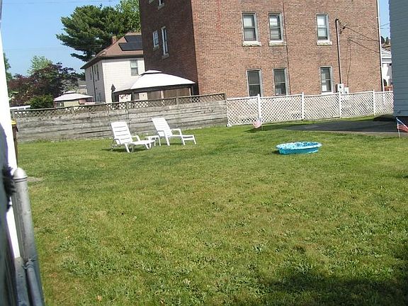 3rd image of 262 Anthony St