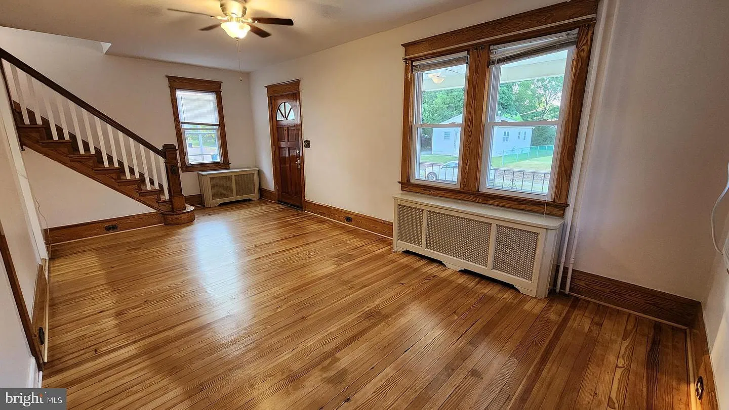 4 bed, 2.0 bath, 1460 sqft, $3,200 — Photo 4