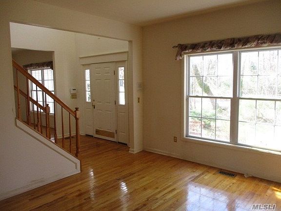 4th image of 6 Moss Creek Ln