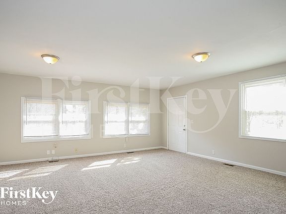3rd image of 6925 Bloomfield Dr E
