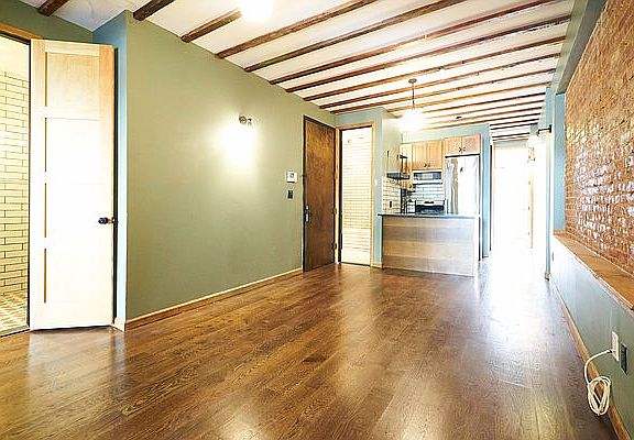4th image of 196 Montrose Ave APT 3