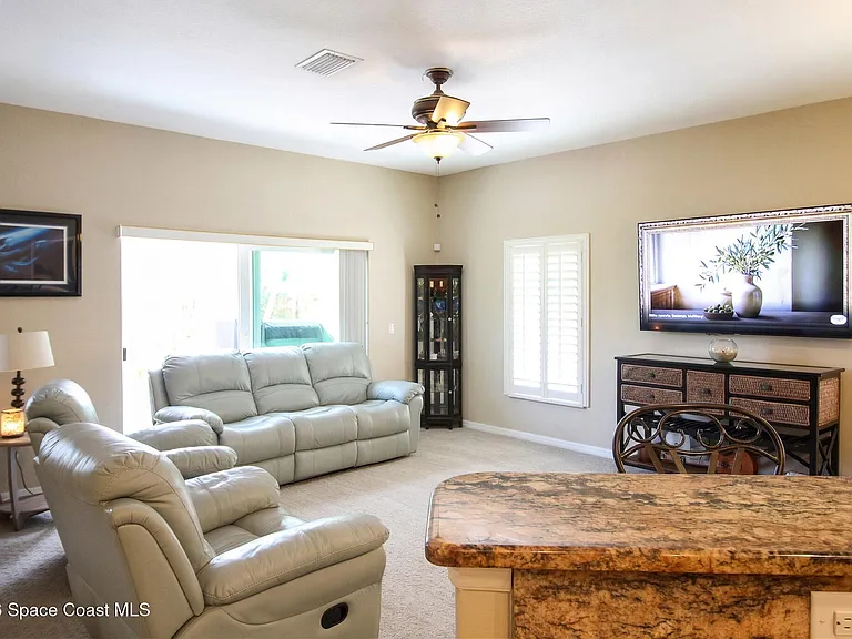 101 Majestic Bay Ave — Photo 17