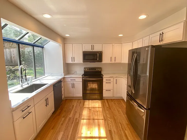 650 Jasmine Pl NW — Photo 6