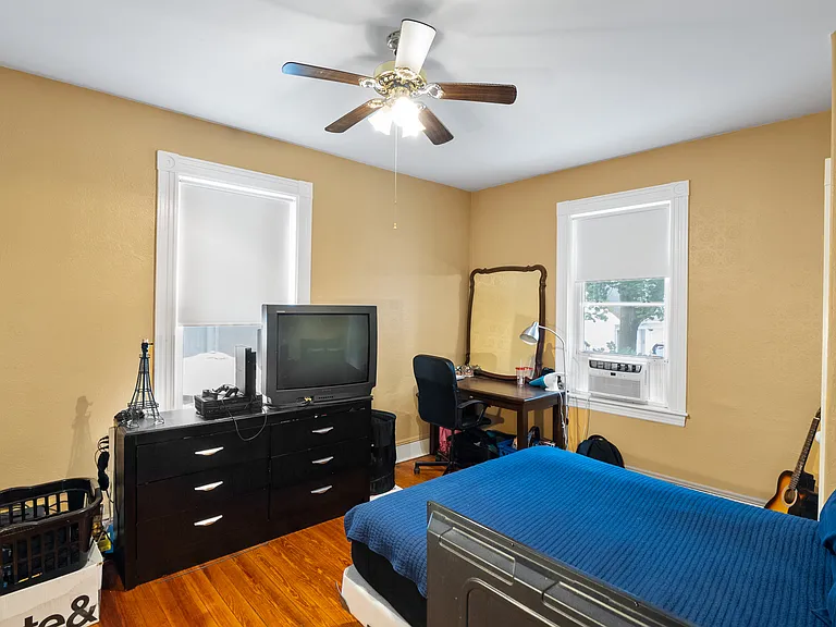 54 Chester Ave #2 — Photo 16