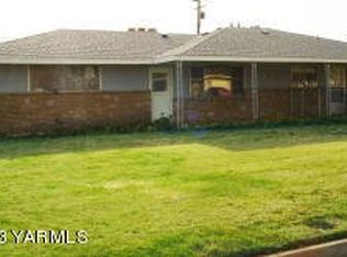 1301 Hammond Ln, Toppenish, WA 98948