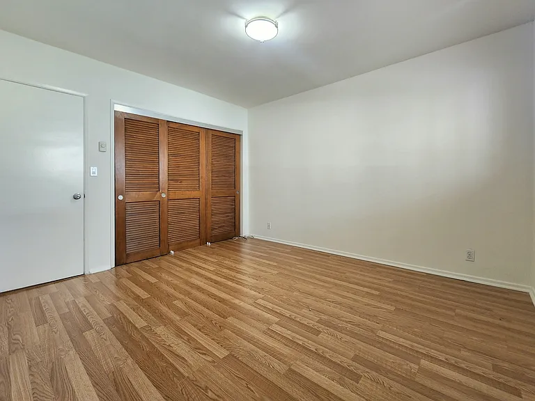1850 Greenfield Ave #8 — Photo 17