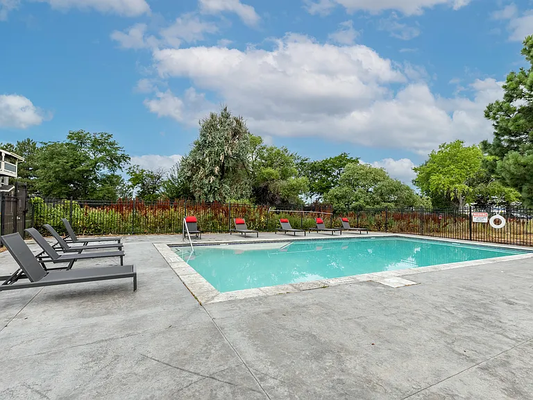 Sparkling Pool w/ Sundeck