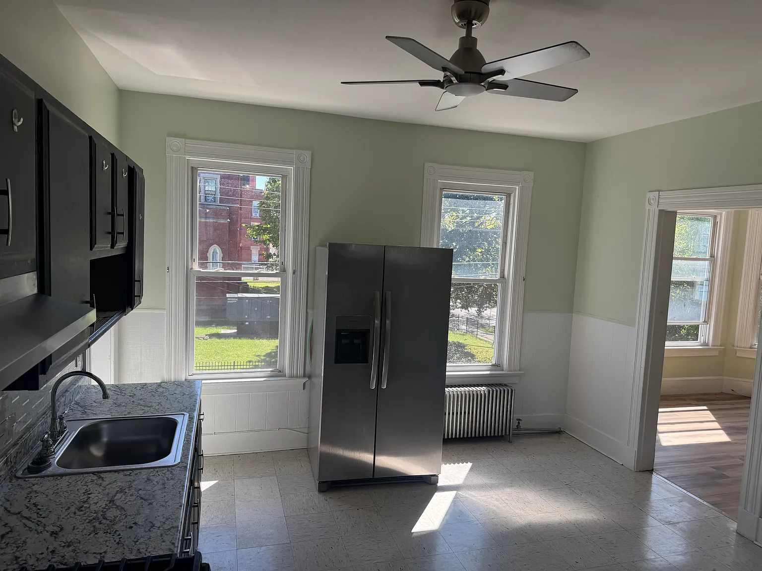 3 bed, 1200 sqft, $2,150 — Photo 4