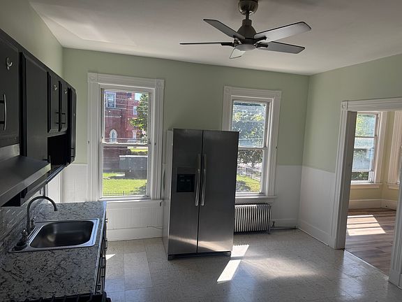 4th image of 457 Ferry St #2