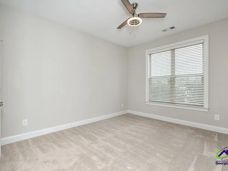 101 Georgia Dean St — Photo 32