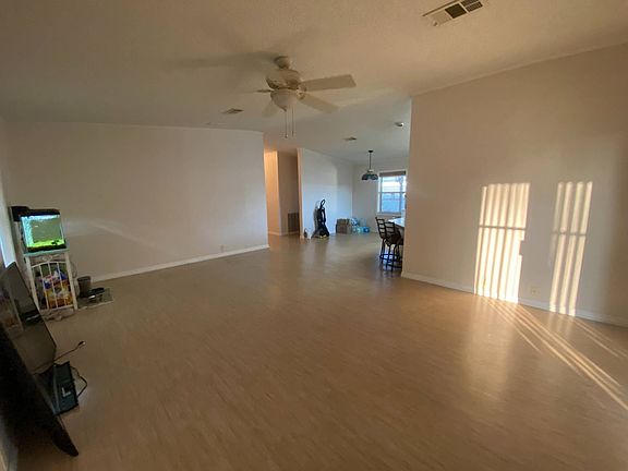 4th image of 1001 SE Lillian St #437