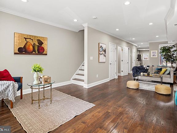 2nd image of 2022 4th St NE