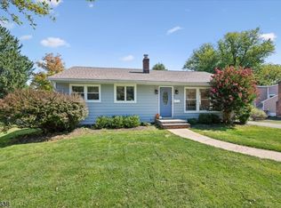 7 Hillcrest Ave, Mendham, NJ 07945