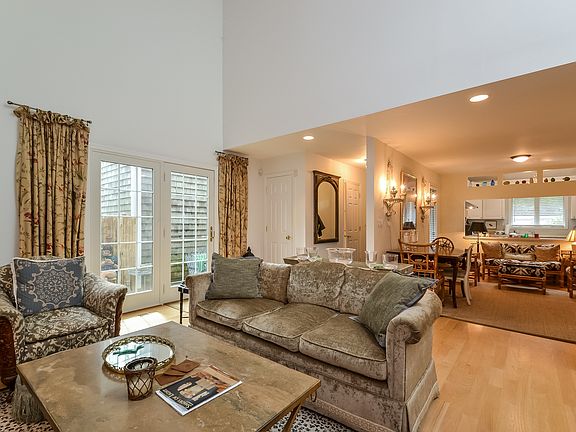 3rd image of 182 E Winthrop Ln #0