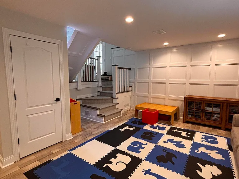330 Sylvania Ave — Photo 34