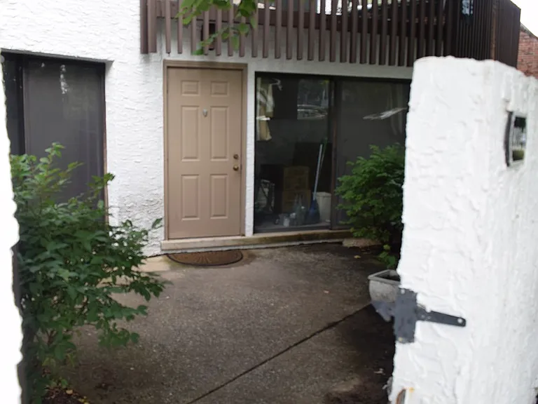 801-8 Stratford Dr — Photo 21
