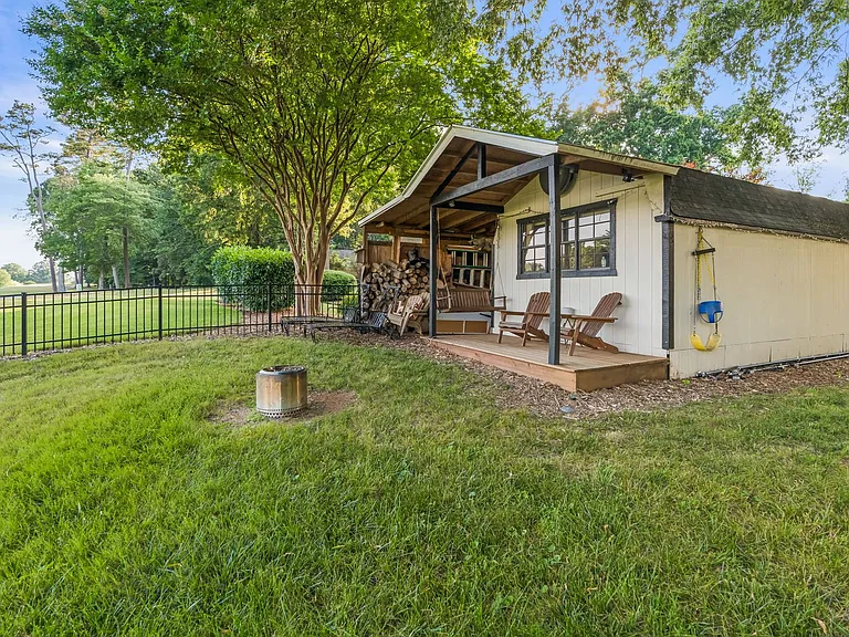 223 Ivy Cir — Photo 66
