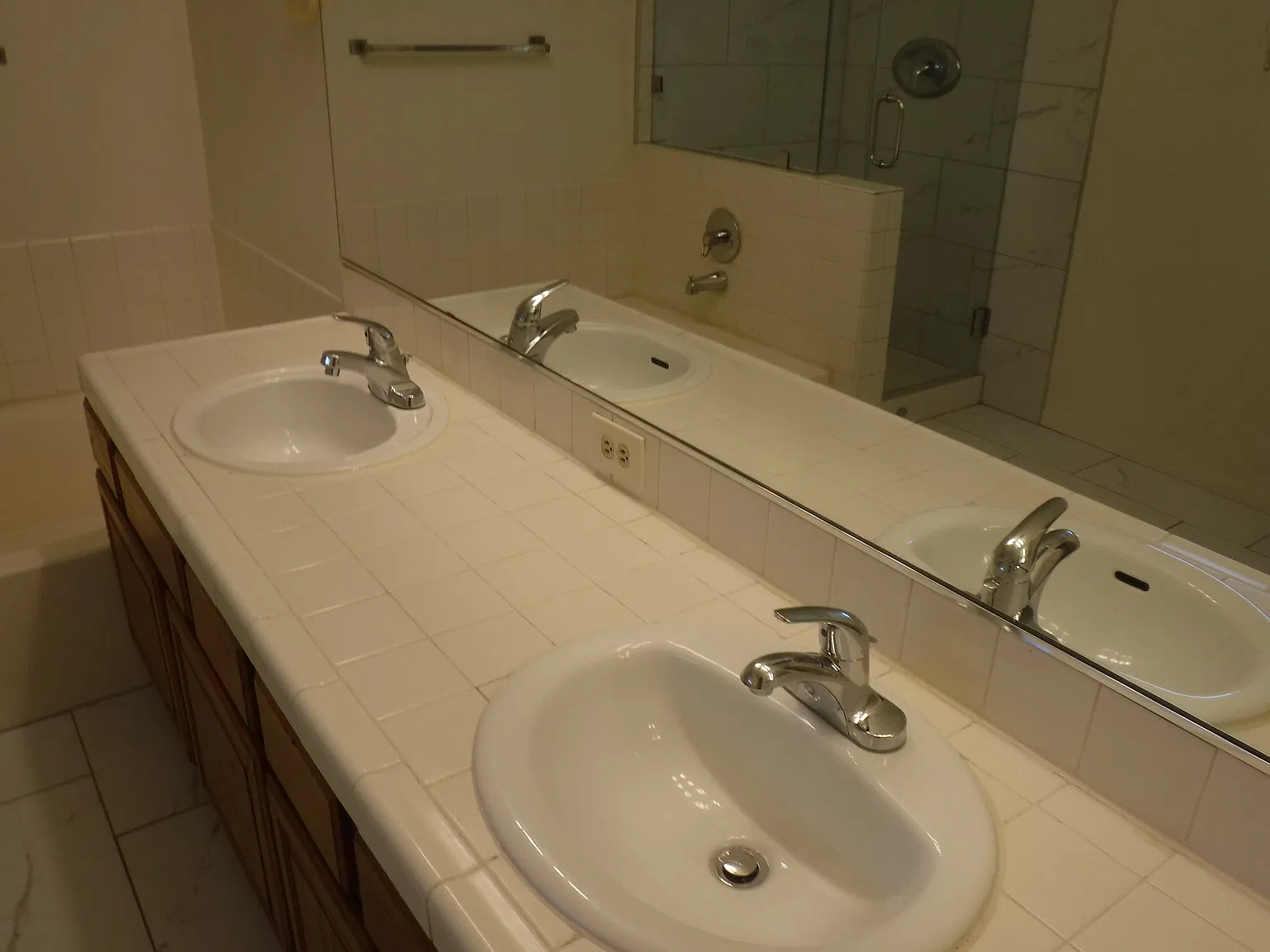 4 bed, 2.5 bath, 2052 sqft, $2,225 — Photo 3