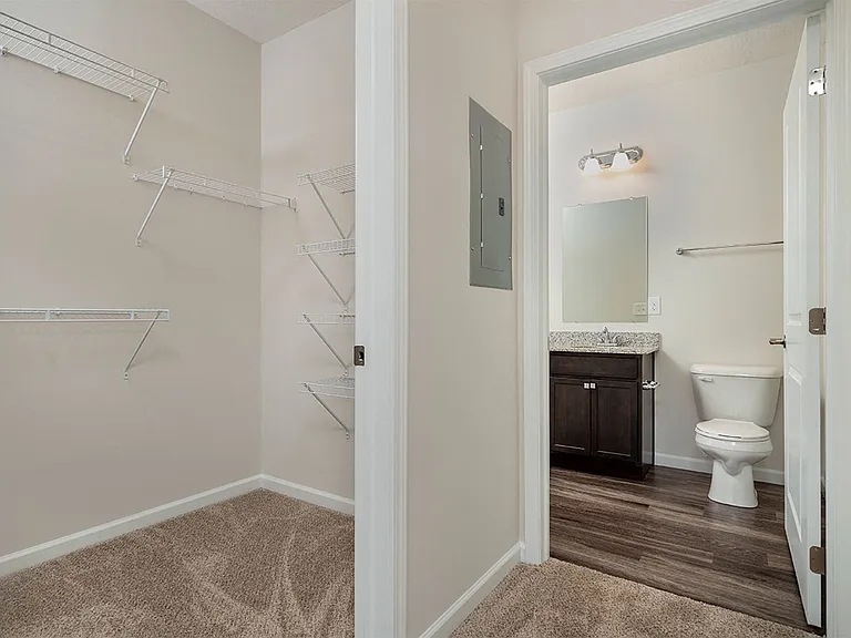 Bentley Apartments — Photo 10