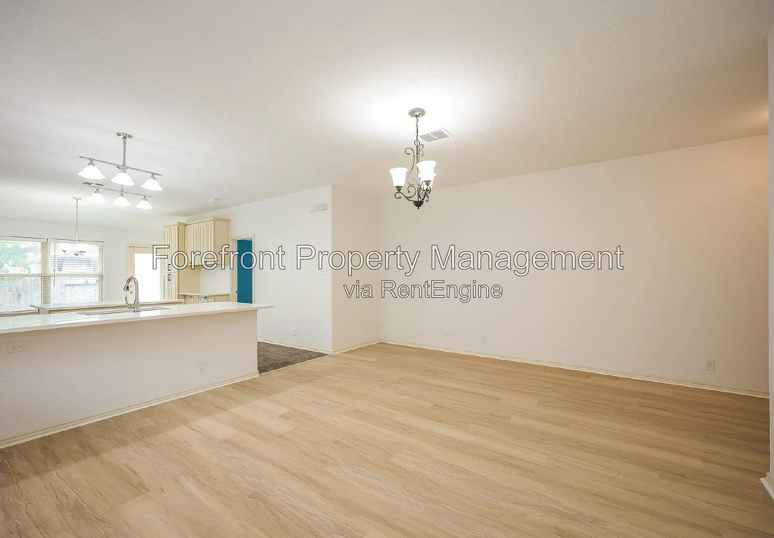 3 bed, 2.0 bath, 1405 sqft, $1,999 — Photo 3