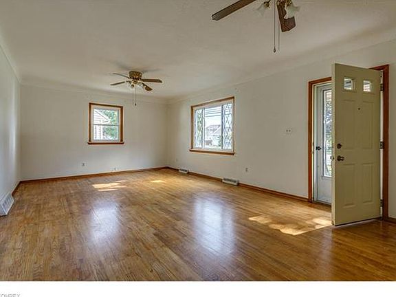 2nd image of 29313 Lake Shore Blvd