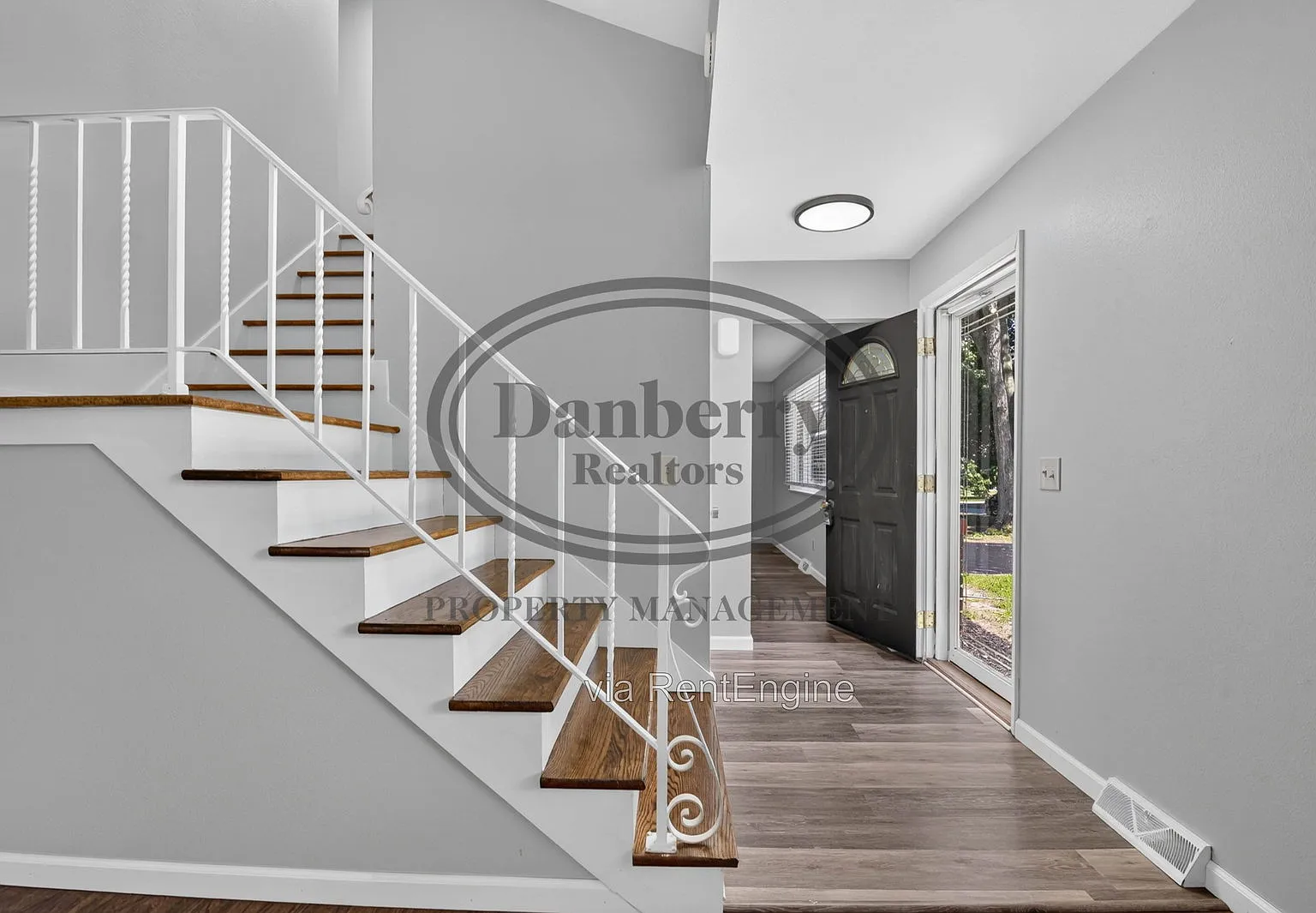 4 bed, 2.0 bath, 1487 sqft, $2,400 — Photo 3