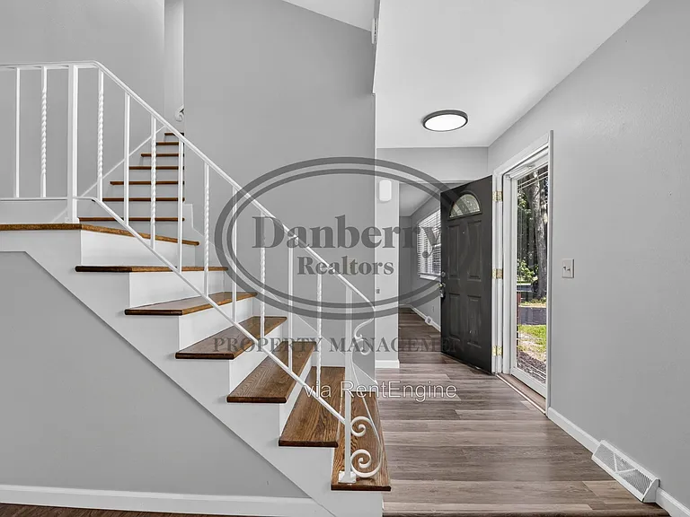 6946 Kinsman Dr — Photo 3