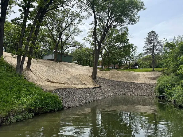 8103 Walts Point Dr, Dexter, IA 50070