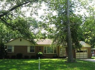 906 Lowden Rd, Streator, IL 61364