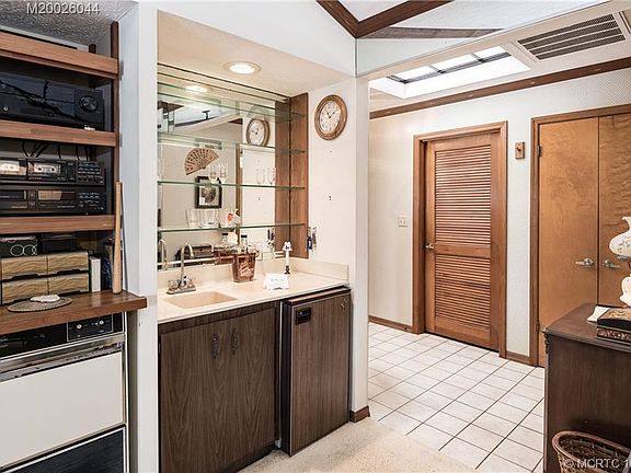5th image of 108 SE Crestwood Cir