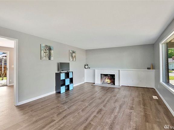 4th image of 18406 Myrtle Dr
