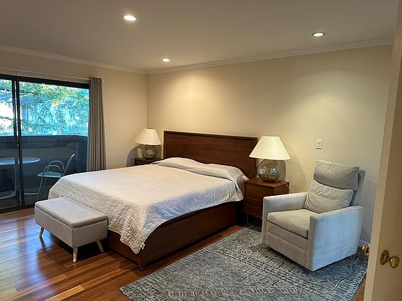 4th image of 2458 Sharon Oaks Dr