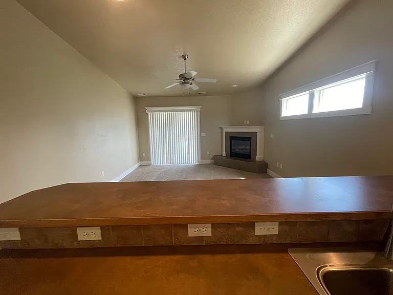 1572 E Locust View Ln — Photo 7