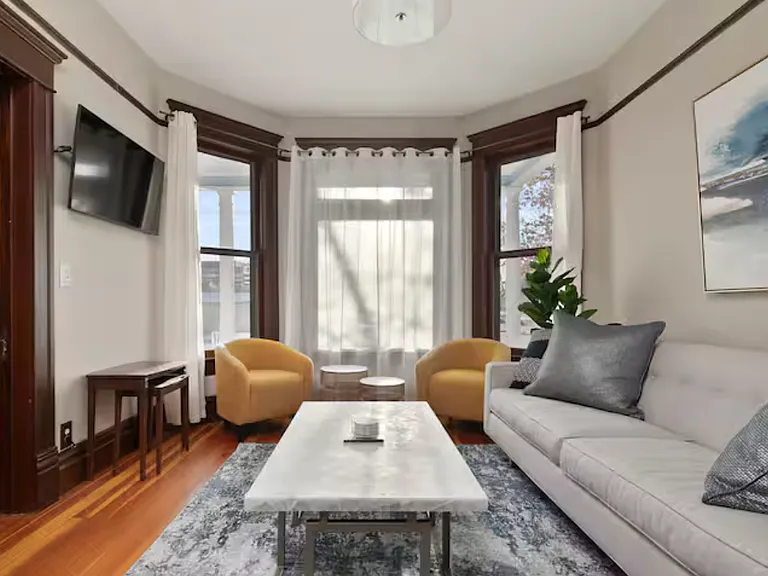 1216 W Franklin St — Photo 6