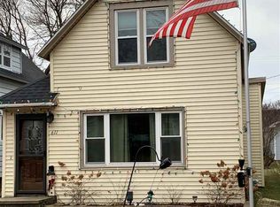 611 Wisconsin Ave, Gladstone, MI 49837
