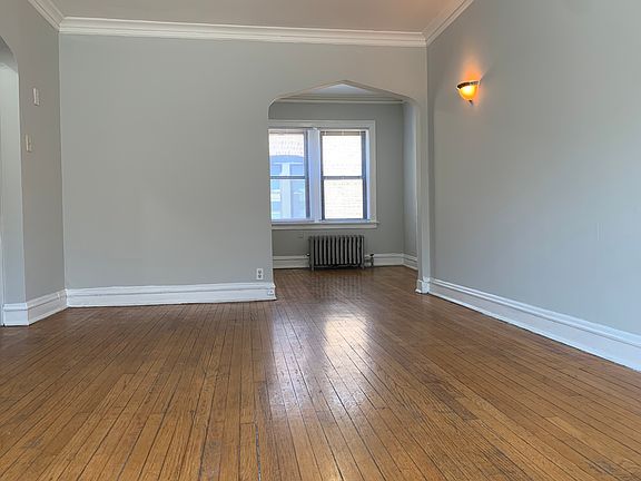 5th image of 6223 N Artesian Ave #3E