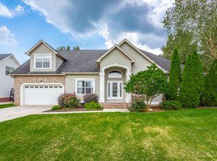 8628 Streamside Dr, Ooltewah, TN 37363