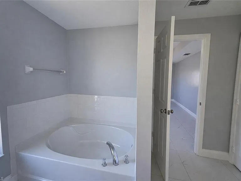 3012 40th St SW — Photo 11