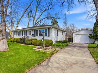 1920 Burch Ave NW, Cedar Rapids, IA 52405