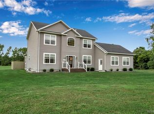 4360 Sunset Dr, Lockport, NY 14094