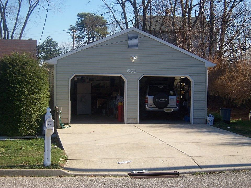 Detached 2 Car 