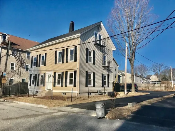 77 Arnold St, Lincoln, RI 02865