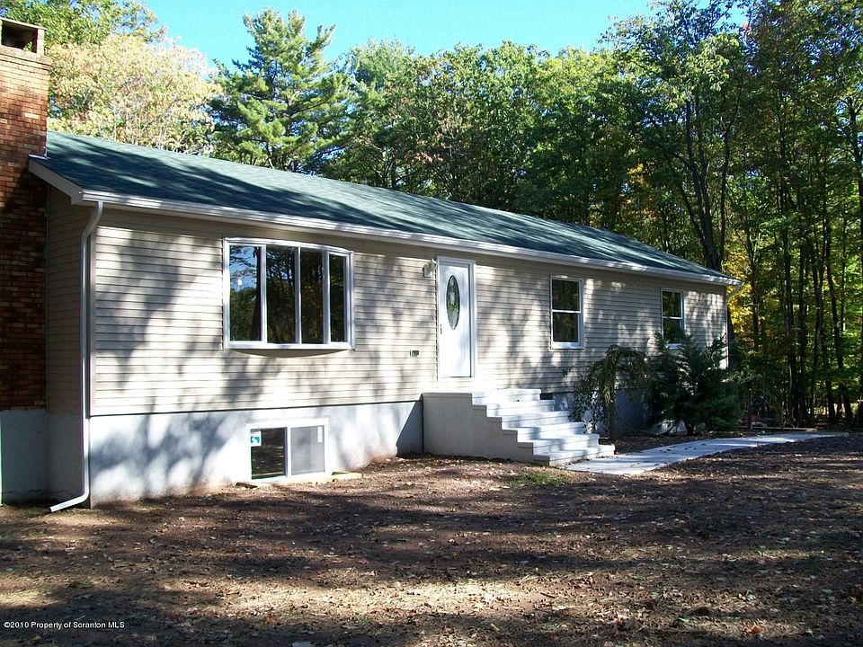 1st image of 3 Lakeville Ct