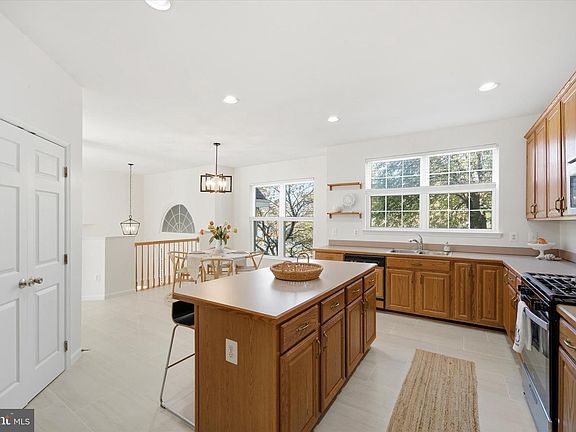 5th image of 3116 White Daisy Pl